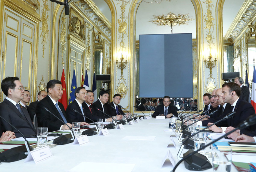 3月25日，国家主席习近平在巴黎爱丽舍宫同法国总统马克龙会谈。 新华社记者 鞠鹏 摄