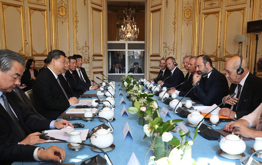 3月26日，国家主席习近平在巴黎总理府会见法国总理菲利普。 新华社记者 姚大伟 摄