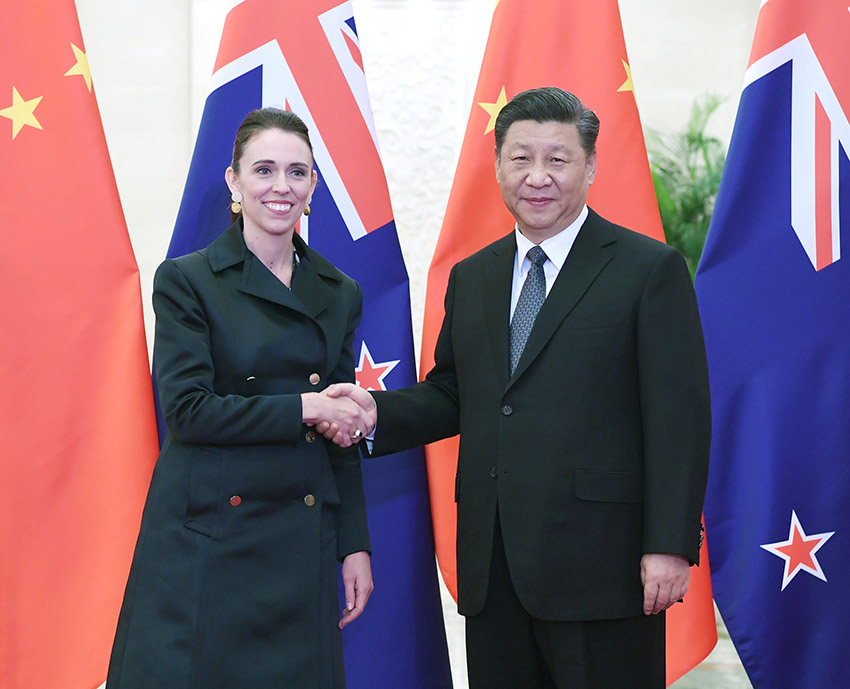 4月1日，國家主席習近平在北京人民大會堂會見新西蘭總理阿德恩。新華社記者 饒愛民 攝