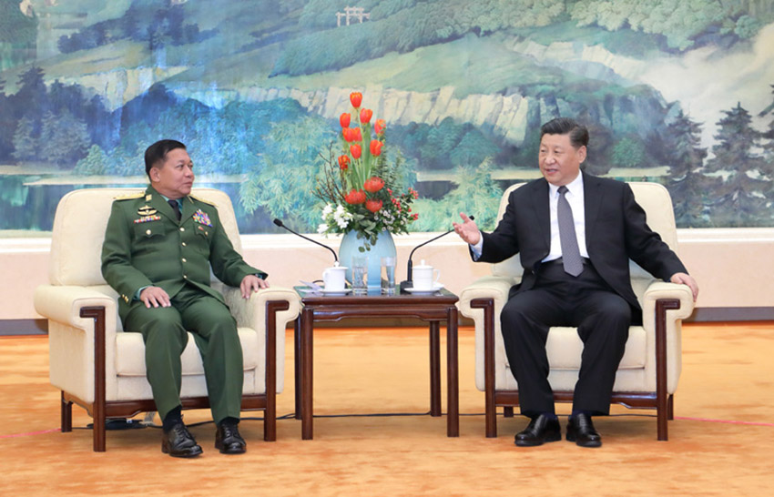 4月10日，國家主席習近平在北京人民大會堂會見來華訪問的緬甸國防軍總司令敏昂萊。新華社記者 李剛 攝