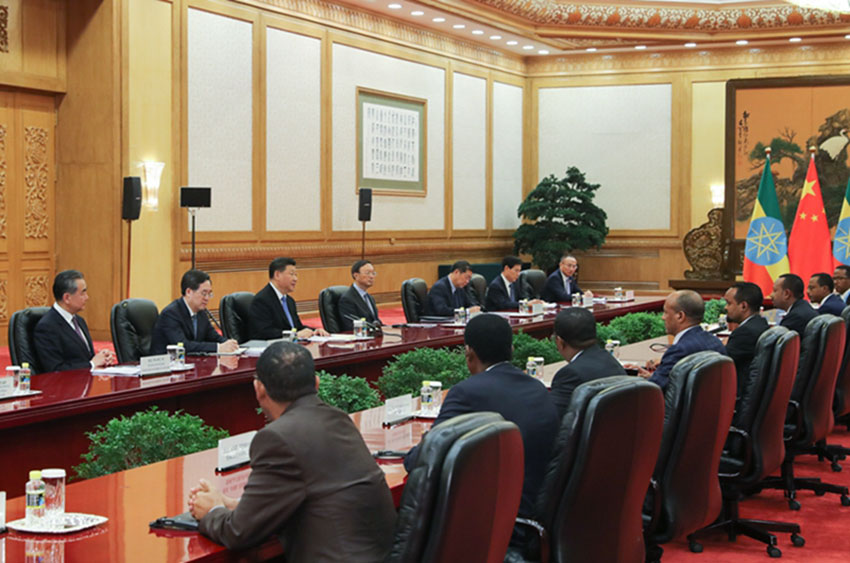 4月24日，國家主席習近平在北京人民大會堂會見埃塞俄比亞總理阿比。 新華社記者 丁林 攝