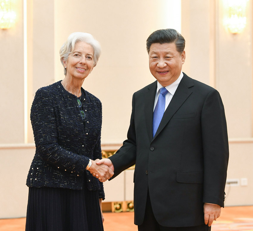 4月24日，國家主席習近平在北京人民大會堂會見國際貨幣基金組織總裁拉加德。 新華社記者 饒愛民 攝