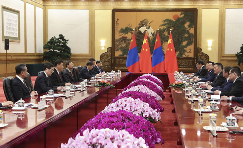 4月25日，國家主席習近平在北京人民大會堂同蒙古國總統巴特圖勒嘎舉行會談。 新華社記者 鞠鵬 攝