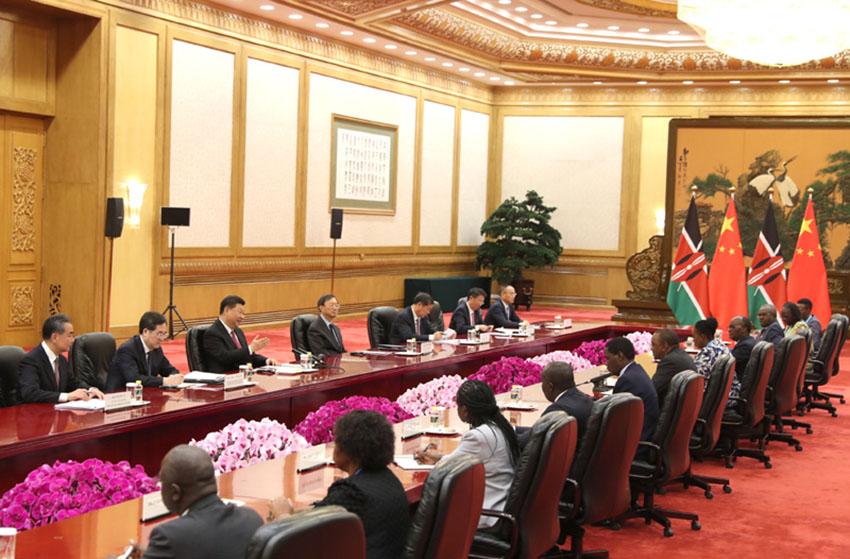 4月25日，國家主席習近平在北京人民大會堂會見肯尼亞總統肯雅塔。 新華社記者 鞠鵬 攝