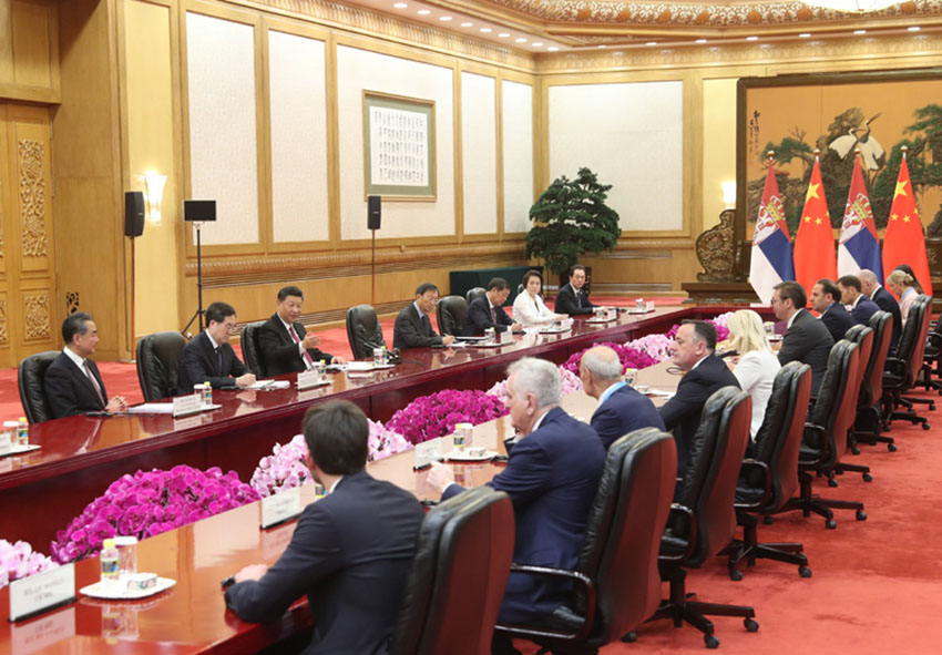 4月25日，國家主席習近平在北京人民大會堂會見塞爾維亞總統武契奇。 新華社記者 劉衛兵 攝