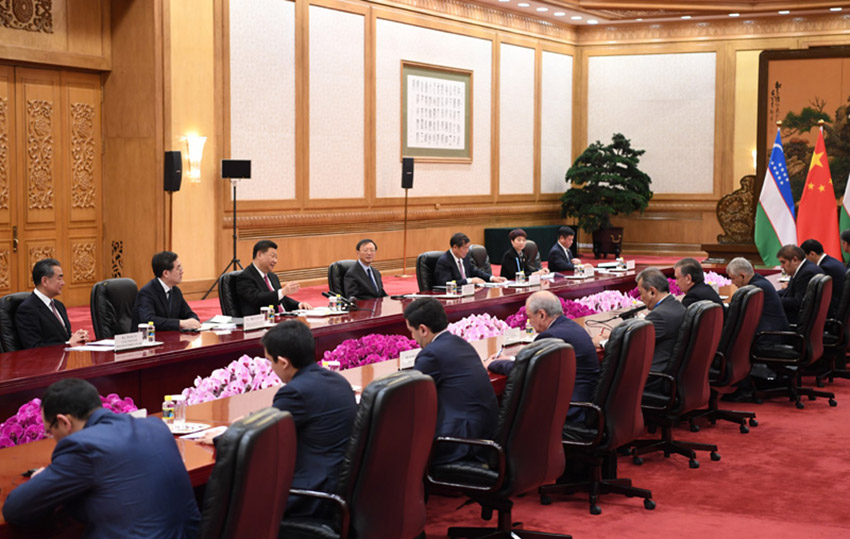 4月25日，國家主席習近平在北京人民大會堂會見烏茲別克斯坦總統米爾濟約耶夫。 新華社記者 殷博古 攝