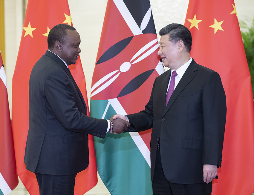 4月25日，國家主席習近平在北京人民大會堂會見肯尼亞總統肯雅塔。 新華社記者 李濤 攝