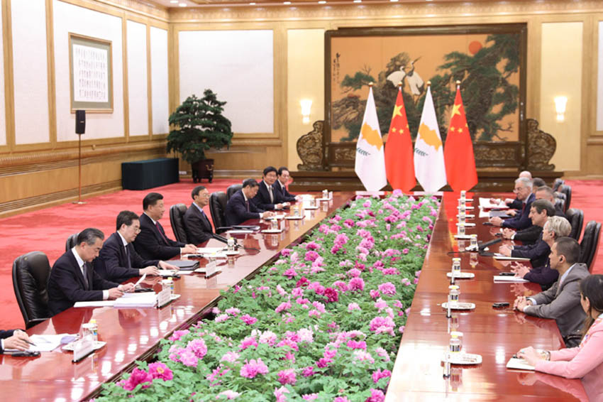 4月25日，國家主席習近平在北京人民大會堂會見塞浦路斯總統阿納斯塔夏季斯。 新華社記者 王曄 攝