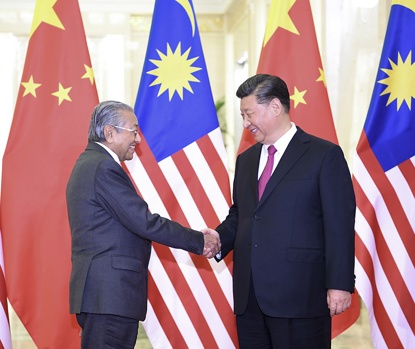 4月25日，國家主席習近平在北京人民大會堂會見馬來西亞總理馬哈蒂爾。 新華社記者 燕雁 攝