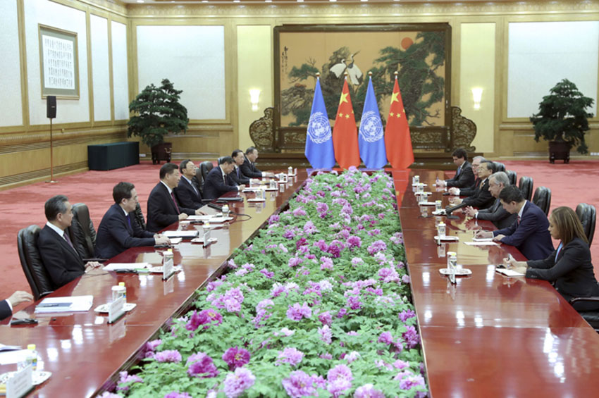 4月26日，國家主席習近平在北京人民大會堂會見聯合國秘書長古特雷斯。 新華社記者丁海濤攝