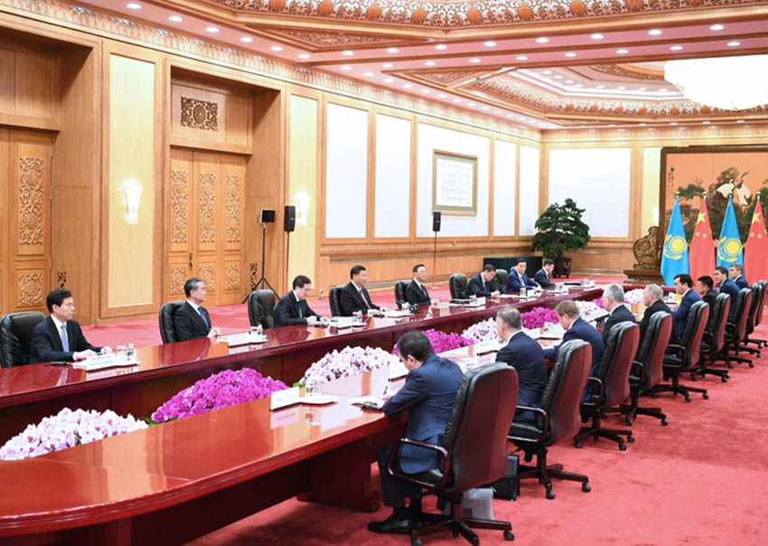 4月28日，國家主席習近平在北京人民大會堂會見哈薩克斯坦首任總統納扎爾巴耶夫。 新華社記者 謝環馳 攝
