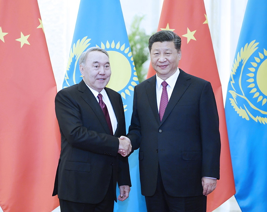 4月28日，國家主席習近平在北京人民大會堂會見哈薩克斯坦首任總統納扎爾巴耶夫。 新華社記者 李學仁 攝