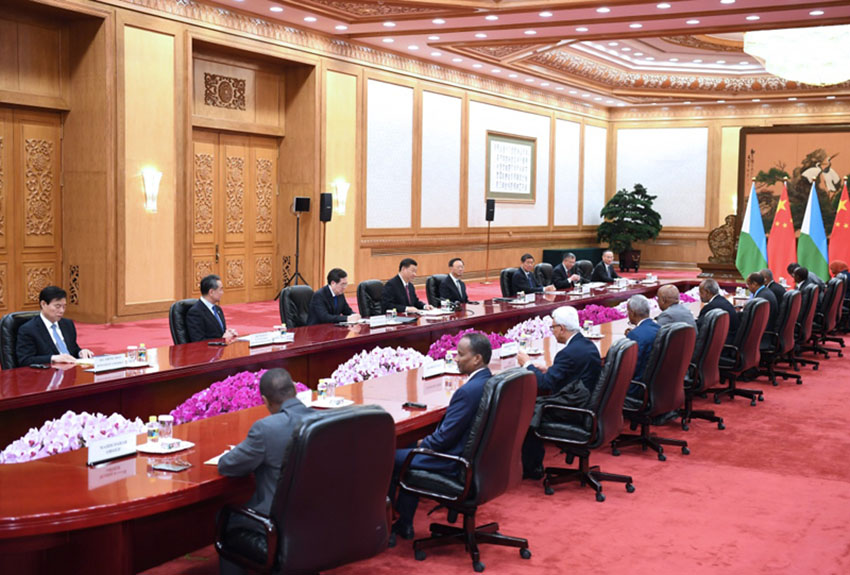 4月28日，國家主席習近平在北京人民大會堂會見吉布提總統蓋萊。 新華社記者 翟健嵐 攝