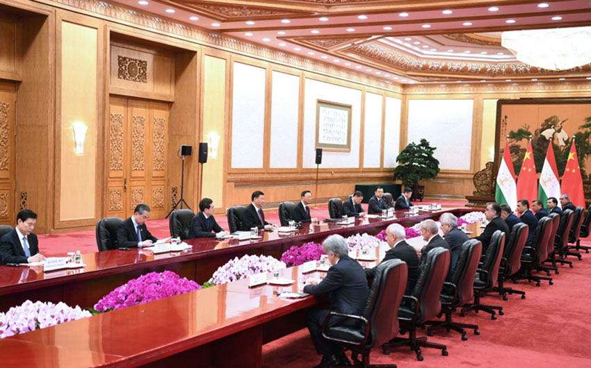 4月28日，國家主席習近平在北京人民大會堂會見塔吉克斯坦總統拉赫蒙。 新華社記者 謝環馳 攝