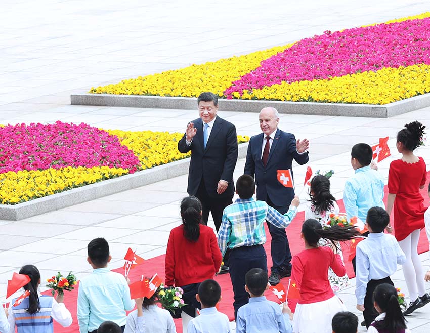 4月29日，國家主席習近平在北京人民大會堂同瑞士聯邦主席毛雷爾舉行會談。這是會談前，習近平在人民大會堂東門外廣場為毛雷爾舉行歡迎儀式。 新華社記者 劉衛兵 攝