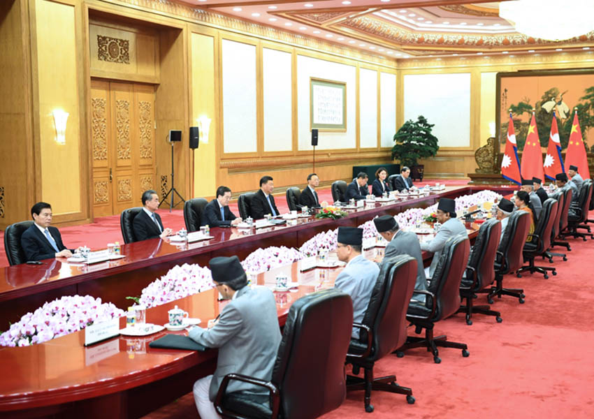 4月29日，國家主席習近平在北京人民大會堂同尼泊爾總統班達裡舉行會談。 新華社記者 翟健嵐 攝