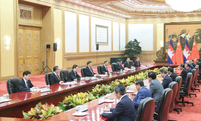 4月29日，國家主席習近平在北京人民大會堂會見柬埔寨首相洪森。 新華社記者 劉衛兵 攝