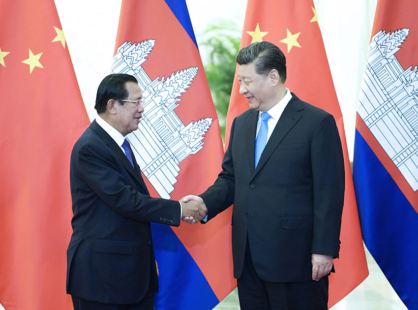 4月29日，國家主席習近平在北京人民大會堂會見柬埔寨首相洪森。 新華社記者 李學仁 攝