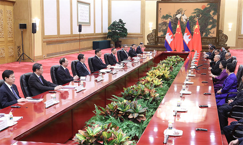 5月14日，國家主席習近平在北京人民大會堂會見來華出席亞洲文明對話大會的柬埔寨國王西哈莫尼。新華社記者 姚大偉 攝