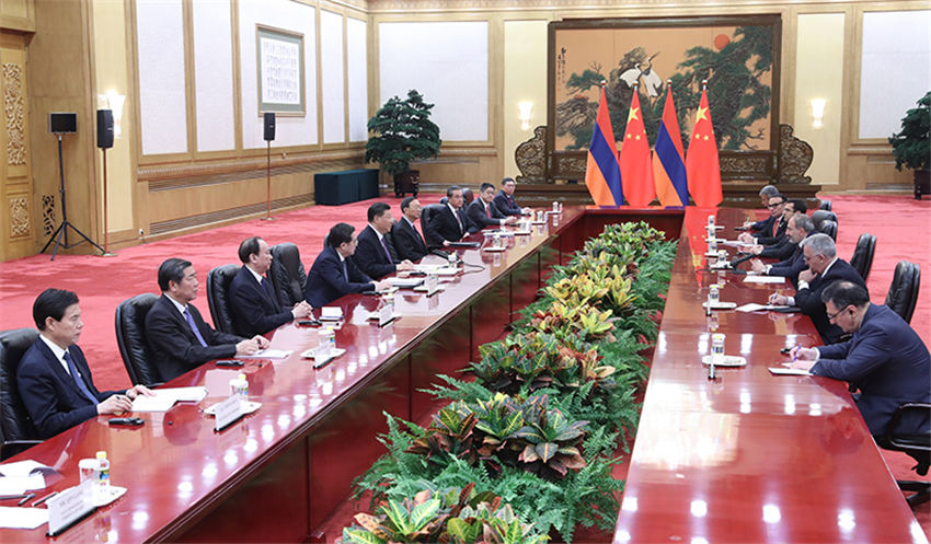 5月14日，國家主席習近平在北京人民大會堂會見來華出席亞洲文明對話大會的亞美尼亞總理帕希尼揚。新華社記者 姚大偉 攝