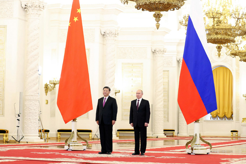 6月5日，國家主席習近平在莫斯科克裡姆林宮同俄羅斯總統普京會談。這是會談前，普京總統在克裡姆林宮喬治大廳為習近平舉行隆重歡迎儀式。 新華社記者 丁林 攝