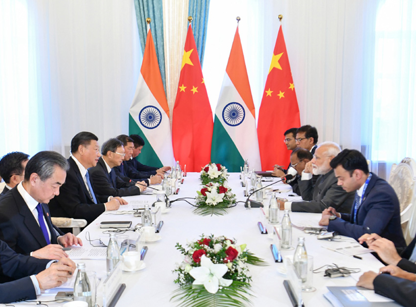 6月13日，國家主席習近平在比什凱克會見印度總理莫迪。 新華社記者 殷博古 攝