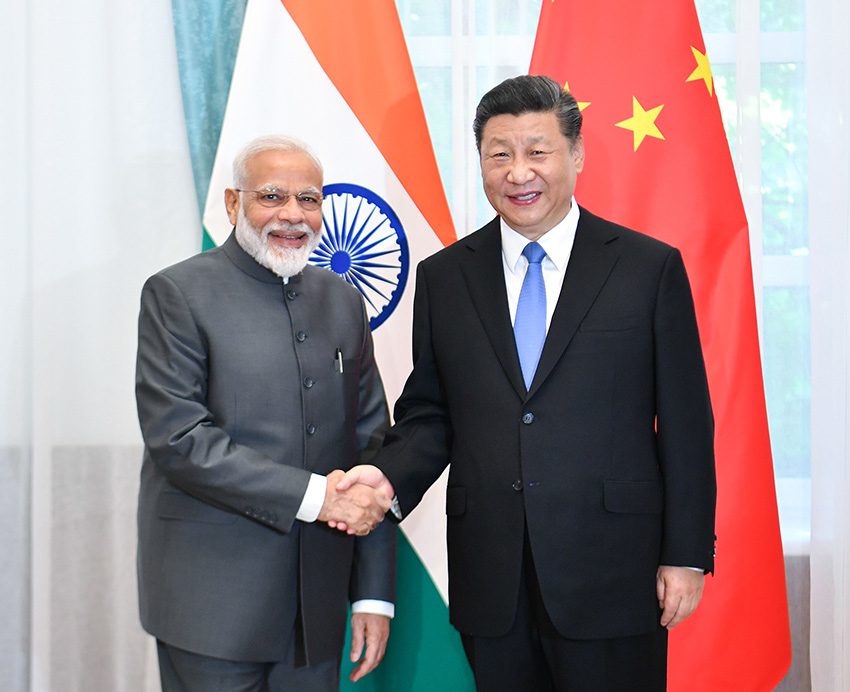 6月13日，國家主席習近平在比什凱克會見印度總理莫迪。 新華社記者 殷博古 攝