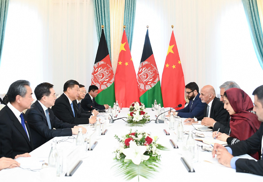 6月13日，國家主席習近平在比什凱克會見阿富汗總統加尼。 新華社記者 謝環馳 攝