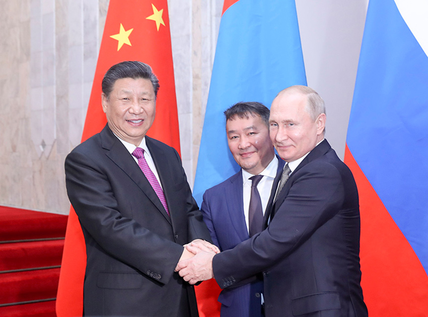 6月14日，國家主席習近平在比什凱克同俄羅斯總統普京、蒙古國總統巴特圖勒嘎舉行中俄蒙三國元首第五次會晤。 新華社記者 姚大偉 攝