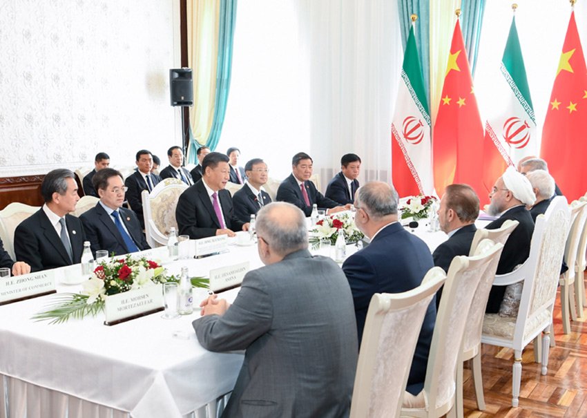 6月14日，國家主席習近平在比什凱克會見伊朗總統魯哈尼。 新華社記者 高潔 攝