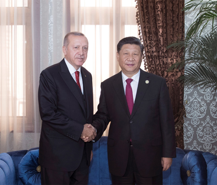 6月15日，國家主席習近平在杜尚別會見土耳其總統埃爾多安。 新華社記者 王曄 攝
