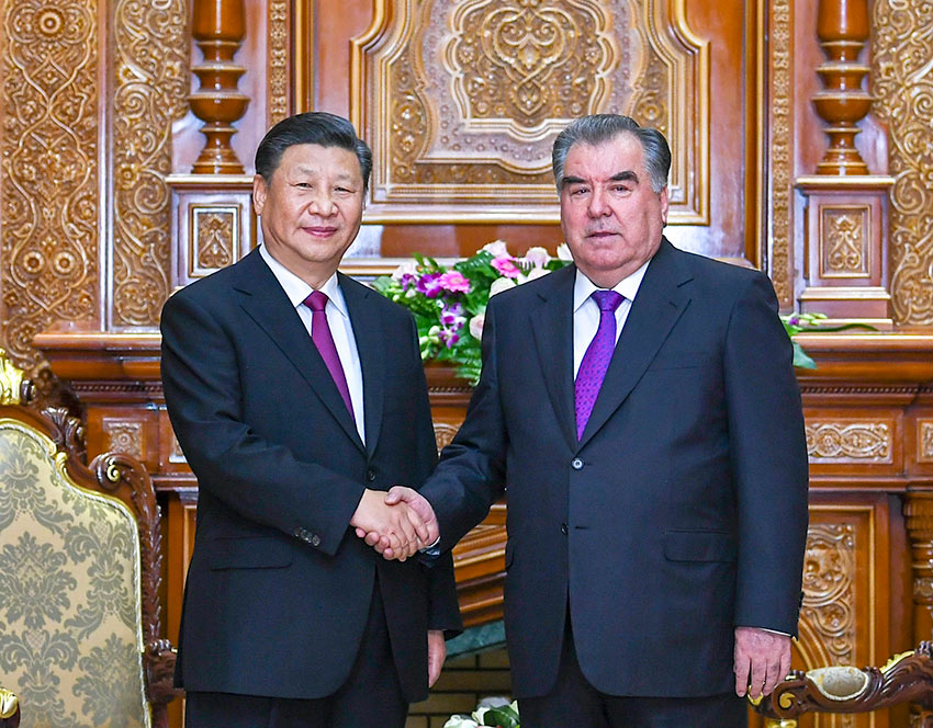 6月15日，國家主席習近平在杜尚別同塔吉克斯坦總統拉赫蒙會談。 新華社記者 謝環馳 攝