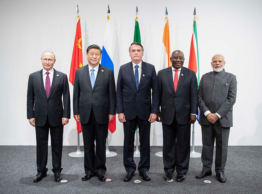 6月28日，金磚國家領導人會晤在大阪舉行。國家主席習近平、巴西總統博索納羅、俄羅斯總統普京、印度總理莫迪、南非總統拉馬福薩出席。 新華社記者 李濤 攝