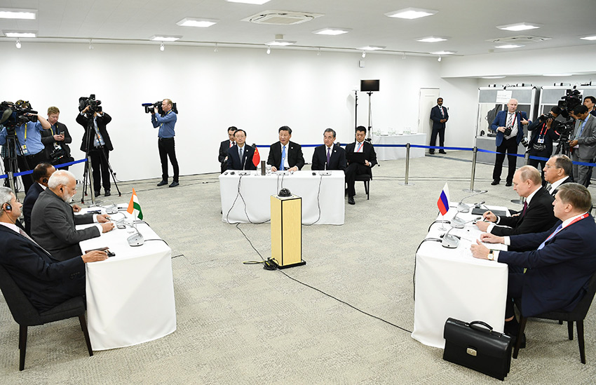 6月28日，國家主席習近平在大阪出席中俄印領導人會晤，同俄羅斯總統普京、印度總理莫迪就當前國際形勢、重大國際和地區問題、三方合作深入交換意見。 新華社記者 謝環馳 攝