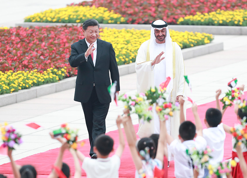 7月22日，國家主席習近平在北京人民大會堂同阿聯酋阿布扎比王儲穆罕默德舉行會談。這是會談前，習近平在人民大會堂東門外廣場為穆罕默德舉行歡迎儀式。 新華社記者龐興雷攝
