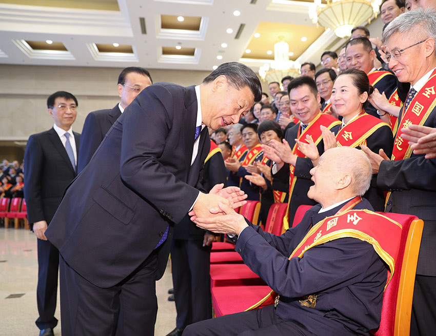 7月26日，黨和國家領導人習近平、李克強、王滬寧等在北京會見全國退役軍人工作會議全體代表。 新華社記者 丁林 攝