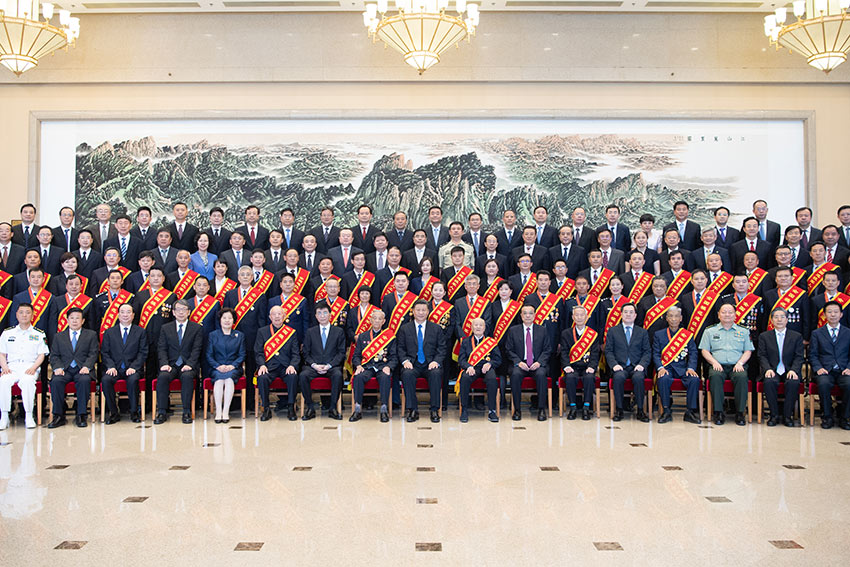 7月26日，黨和國家領導人習近平、李克強、王滬寧等在北京會見全國退役軍人工作會議全體代表。 新華社記者 李學仁 攝