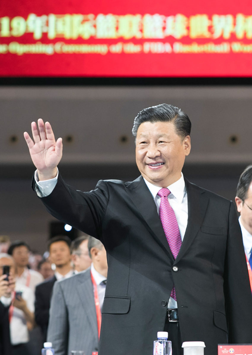 8月30日晚，國家主席習近平在北京水立方出席2019年國際籃聯籃球世界杯開幕式。 新華社記者 黃敬文 攝
