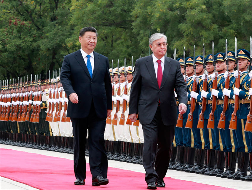 9月11日，國家主席習近平在北京人民大會堂同哈薩克斯坦總統托卡耶夫舉行會談。這是會談前，習近平在人民大會堂東門外廣場為托卡耶夫舉行歡迎儀式。 新華社記者 丁林 攝