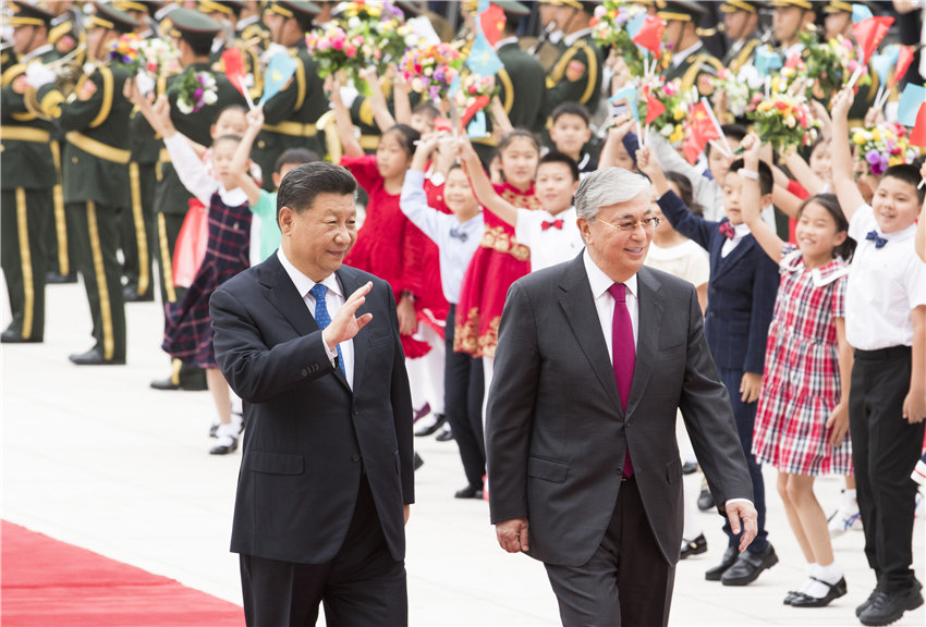 9月11日，國家主席習近平在北京人民大會堂同哈薩克斯坦總統托卡耶夫舉行會談。這是會談前，習近平在人民大會堂東門外廣場為托卡耶夫舉行歡迎儀式。 新華社記者 黃敬文 攝