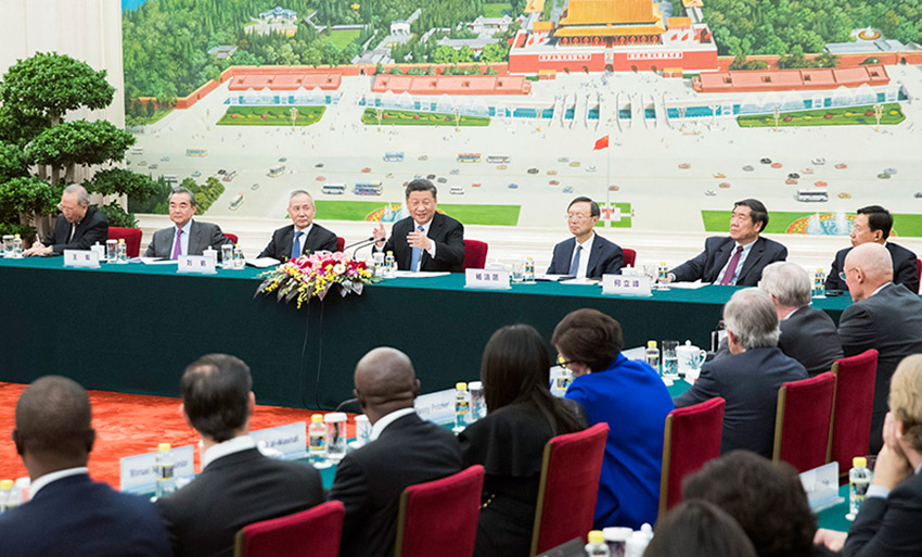 11月22日，國家主席習近平在北京人民大會堂會見出席2019年“創新經濟論壇”外方代表。 新華社記者 黃敬文 攝