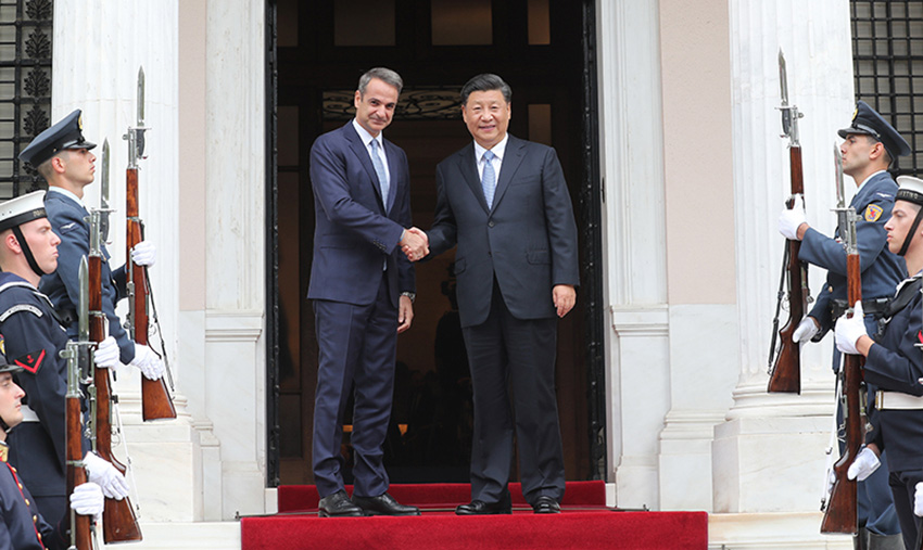 當地時間11月11日，國家主席習近平在雅典同希臘總理米佐塔基斯會談。 新華社記者 姚大偉 攝