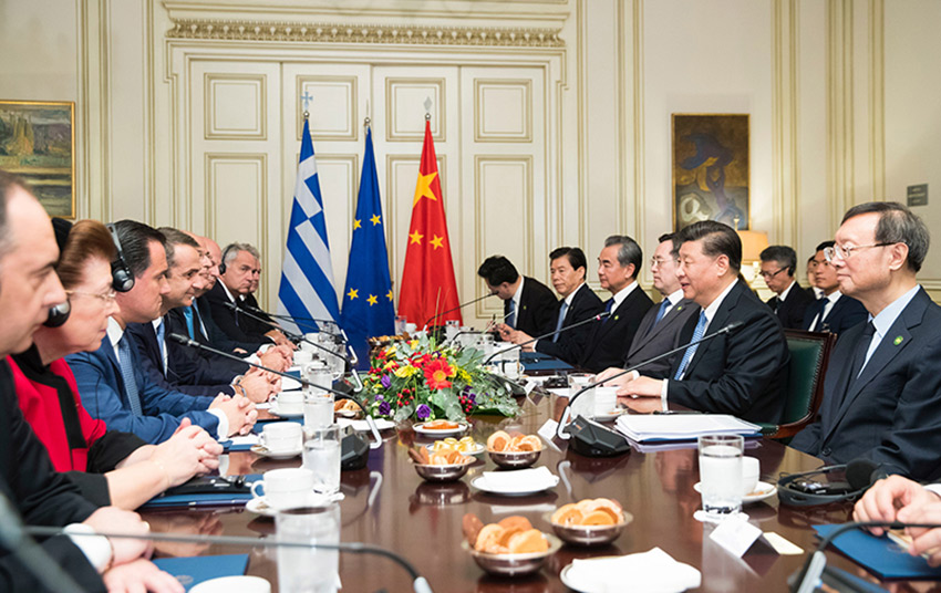 當地時間11月11日，國家主席習近平在雅典同希臘總理米佐塔基斯會談。 新華社記者 黃敬文 攝