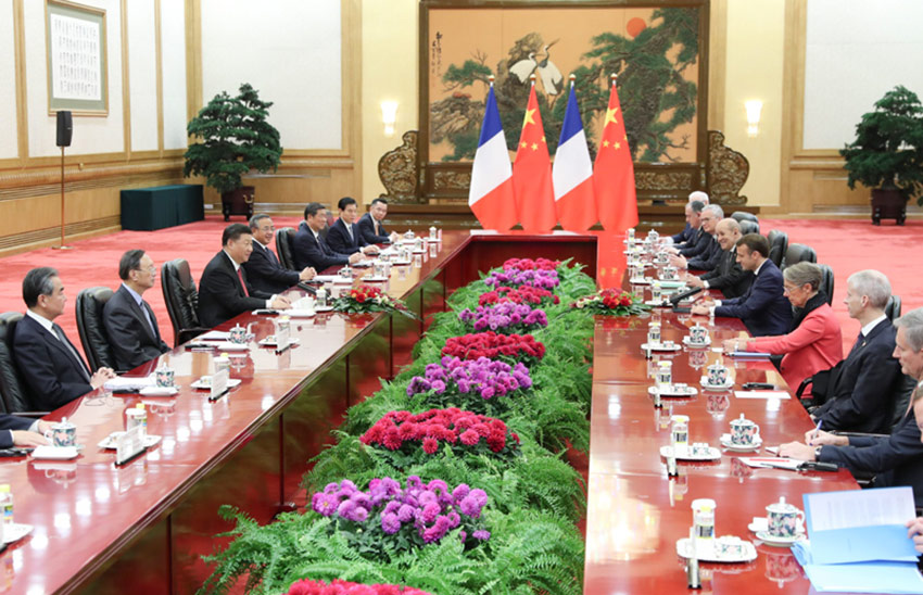 11月6日，國家主席習近平在北京人民大會堂同法國總統馬克龍會談。 新華社記者 丁海濤 攝