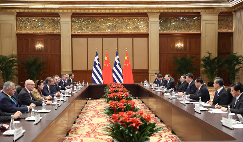 11月4日，國家主席習近平在上海會見希臘總理米佐塔基斯。 新華社記者 丁林 攝