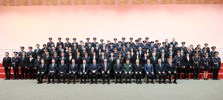 12月19日，國家主席習近平在澳門會見澳門特別行政區紀律部隊代表。 新華社記者 龐興雷 攝