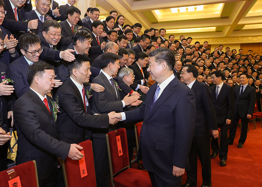 1月8日，2018年度國家科學技術獎勵大會在北京人民大會堂隆重舉行。這是會前，黨和國家領導人習近平、李克強、王滬寧、韓正等會見獲獎代表。 新華社記者 鞠鵬 攝