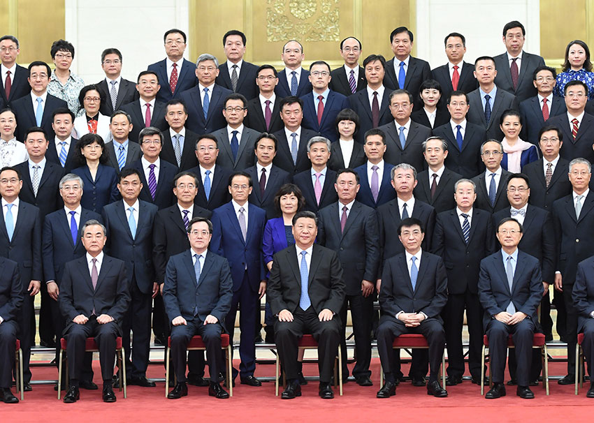 7月17日，黨和國家領導人習近平、王滬寧等在北京人民大會堂會見回國參加2019年度駐外使節工作會議的全體使節。 新華社記者 張領 攝