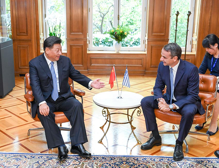 當地時間11月11日，國家主席習近平在雅典同希臘總理米佐塔基斯會談。 新華社記者 殷博古 攝