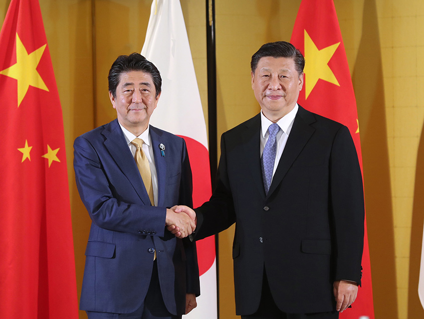 6月27日，國家主席習近平在大阪會見日本首相安倍晉三。 新華社記者 鞠鵬 攝